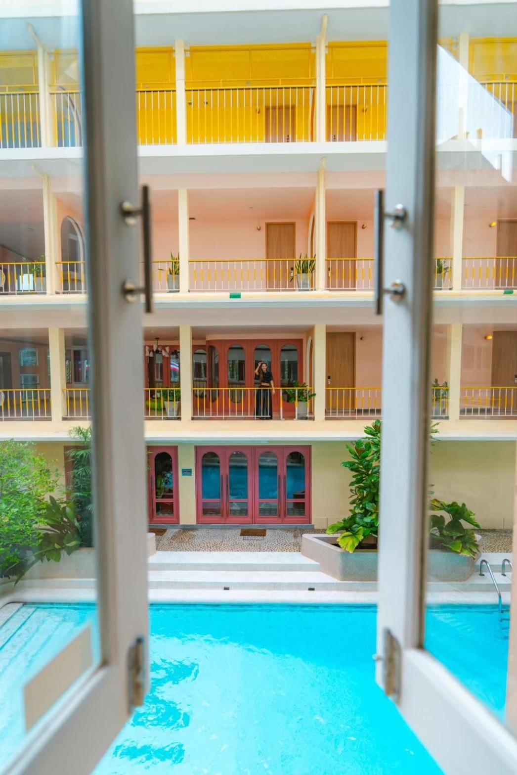 Miami Hotel Bangkok Exterior photo