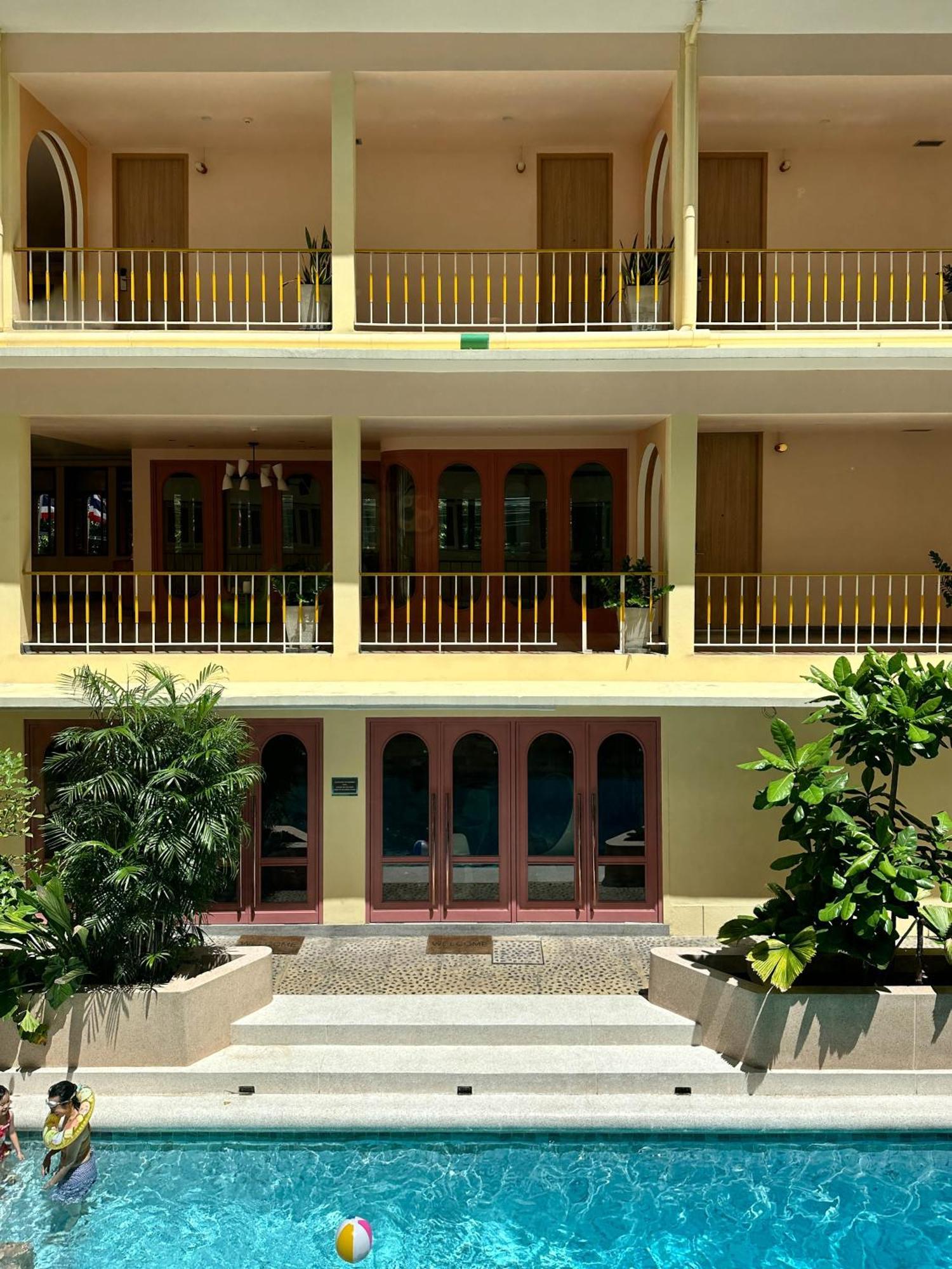 Miami Hotel Bangkok Exterior photo