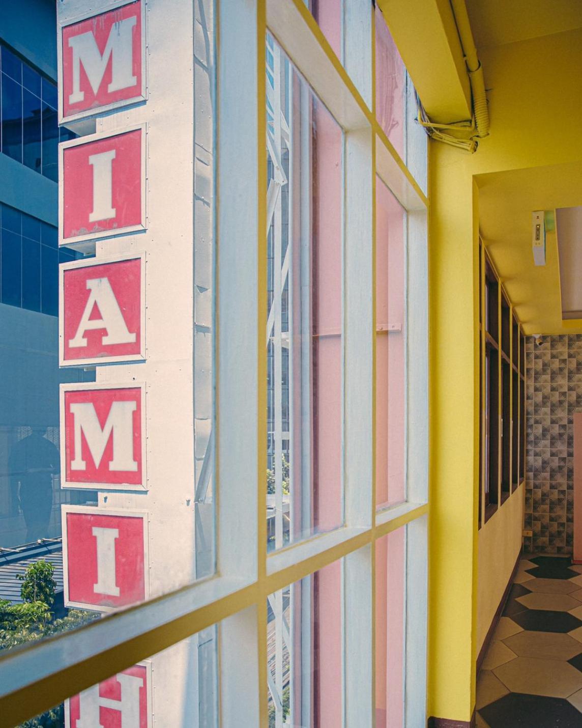 Miami Hotel Bangkok Exterior photo